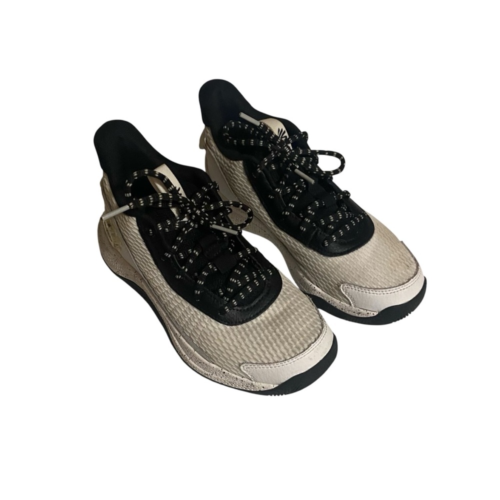 Curry Under Armor Curry 3Z7 Grade School GS Basketball Sport Sneakers Sz 4.5